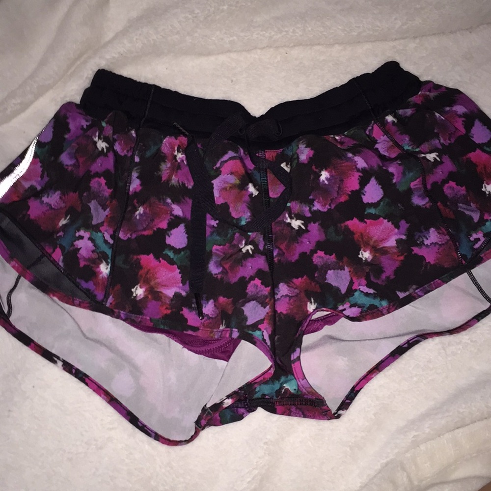 RARE patterned lululemon hotty hot shorts